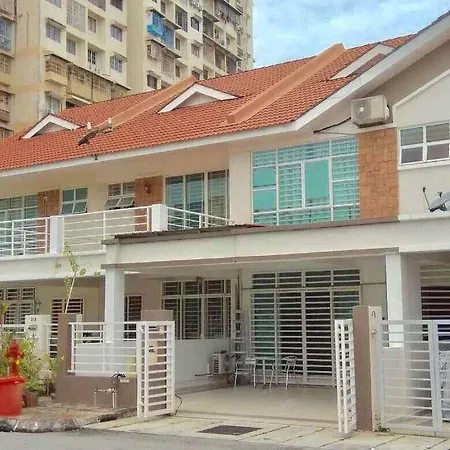 38 Georgetown 3 Storey Terrace Local Food 5Rooms 16Pax